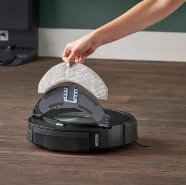 Робот-пылесос для сухой и влажной уборки Roomba Combo j7 (C7)